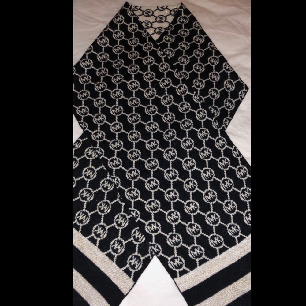 Michael Kors Scarf - Picture 5 of 6